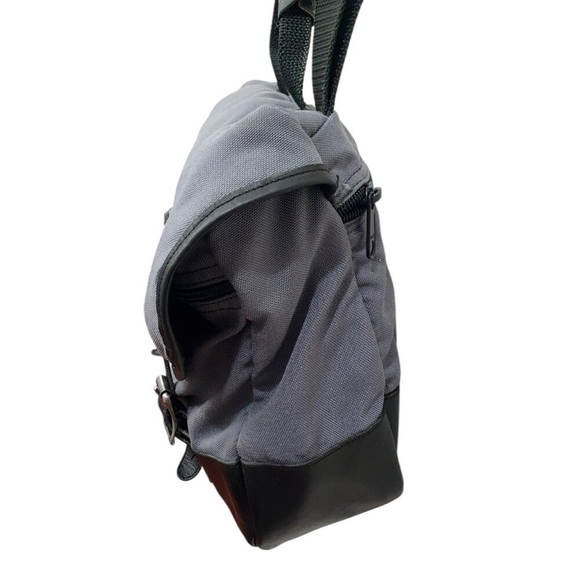 Vintage LL Bean Blue Leather Canvas Fishing Messenger Buckle Bag Leather Tag - Picture 10 of 16